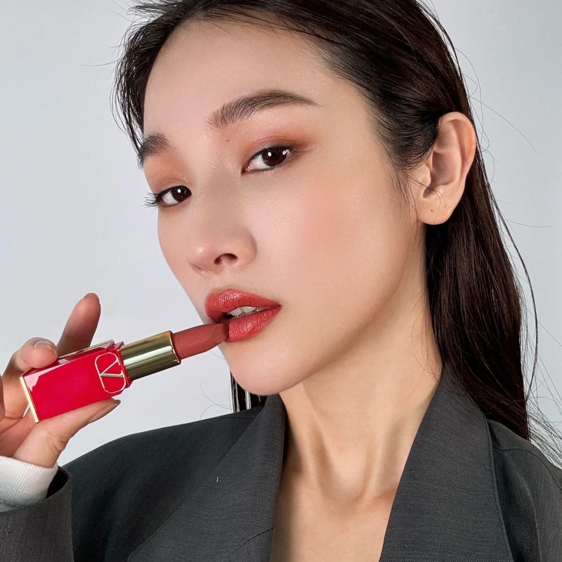 VALENTINO BEAUTY高訂柔霧唇膏#132A實擦示範。