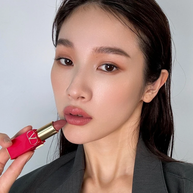 VALENTINO BEAUTY高訂柔霧唇膏#126R實擦示範。