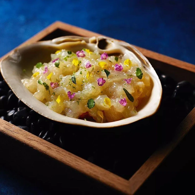 其引以為傲的招牌菜是使用「Gin Rickey」為靈感製作的果凍。