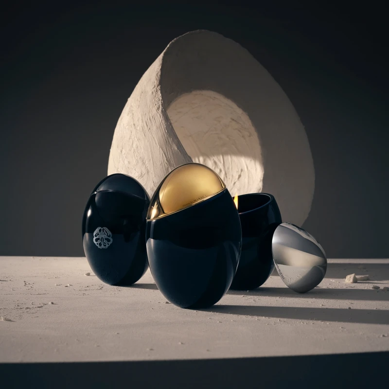 Alexander McQueen全新蛋型香氛蠟燭系列情境圖(Photo/初衣食午)。 Alexander McQueen全新蛋型香氛蠟燭系列情境圖(Photo/初衣食午)。