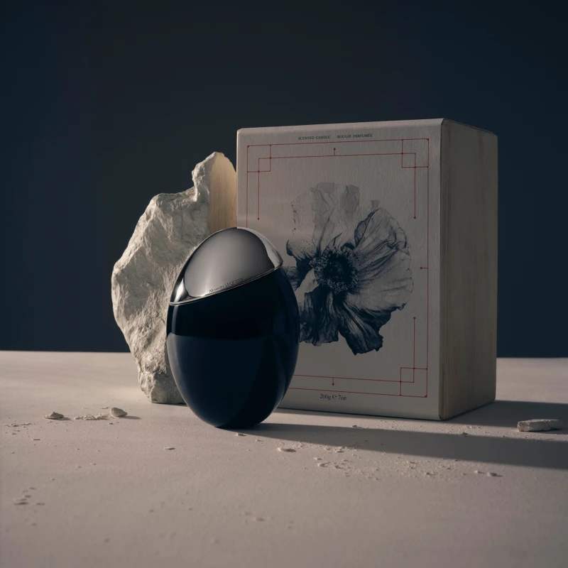 Alexander McQueen幽靈之花香氛蠟燭Ghost Flower,NT12,500(Photo/初衣食午) Alexander McQueen幽靈之花香氛蠟燭Ghost Flower,NT12,500(Photo/初衣食午)