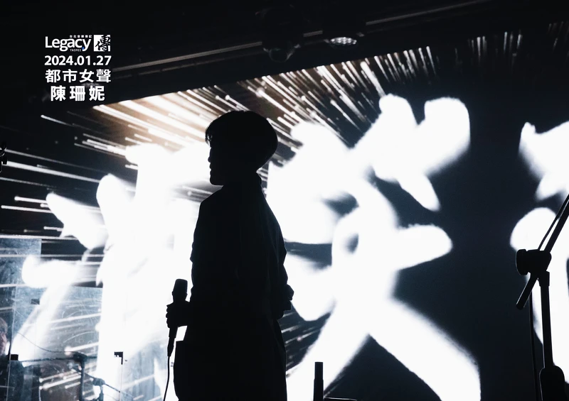 高冷公主甩酷帥形象扮護理師，拿診療單為粉絲解難題。