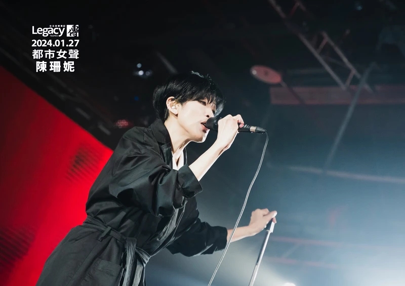 陳珊妮一身氣勢十足的招牌黑裝出場，召集志同道合的朋友一起除穢