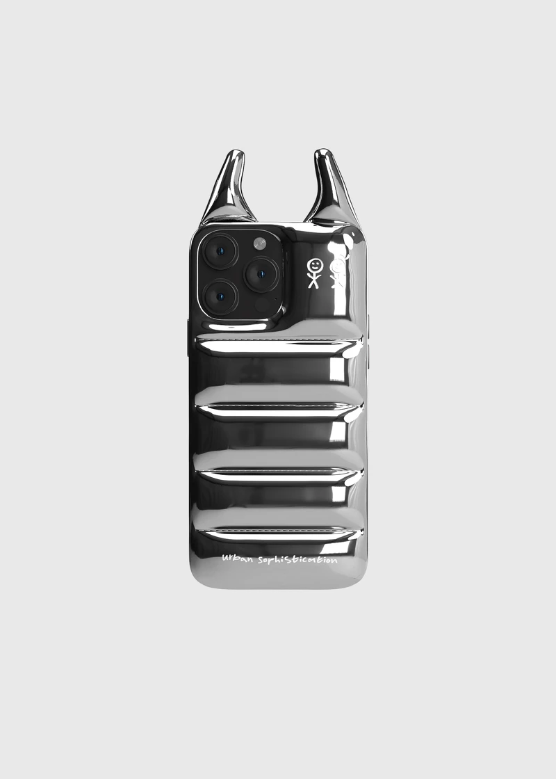 URBAN SOPHISTICATION 鏡面惡魔Puffer手機殼 iPhone15Pro Max,NT$3,180。