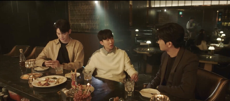 呂正宇的好友找他去同學會，並提到好久不見的老友「敏鎬」