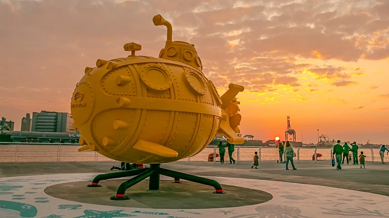 嘉鴻遊艇集團打造的黃色潛水艇-黃小婷 嘉鴻遊艇集團打造的黃色潛水艇-黃小婷