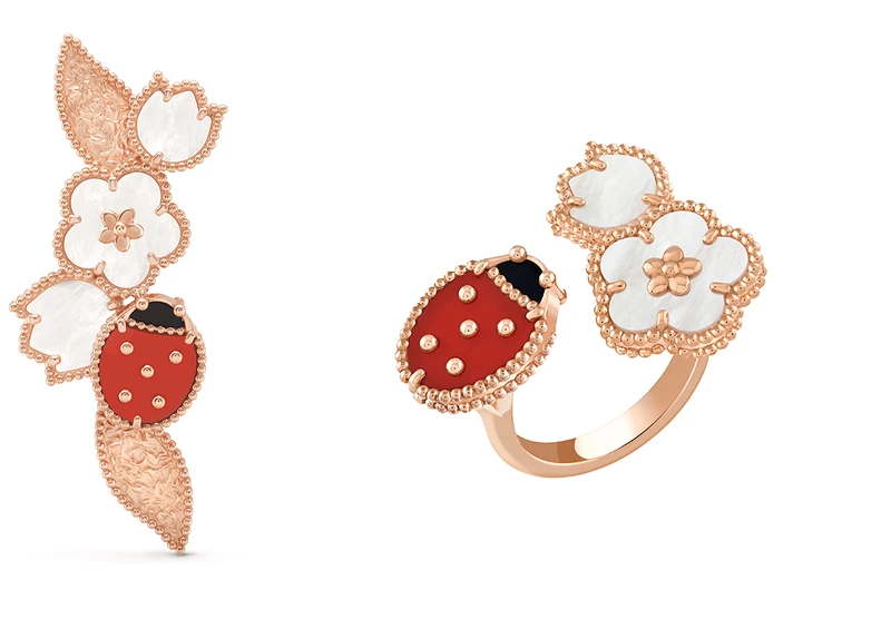 Lucky Spring 胸針(玫瑰金、白色珍珠母貝、紅玉髓、縞瑪瑙)。 Lucky Spring 指間戒(玫瑰金、白色珍珠母貝、紅玉髓、縞瑪瑙)。