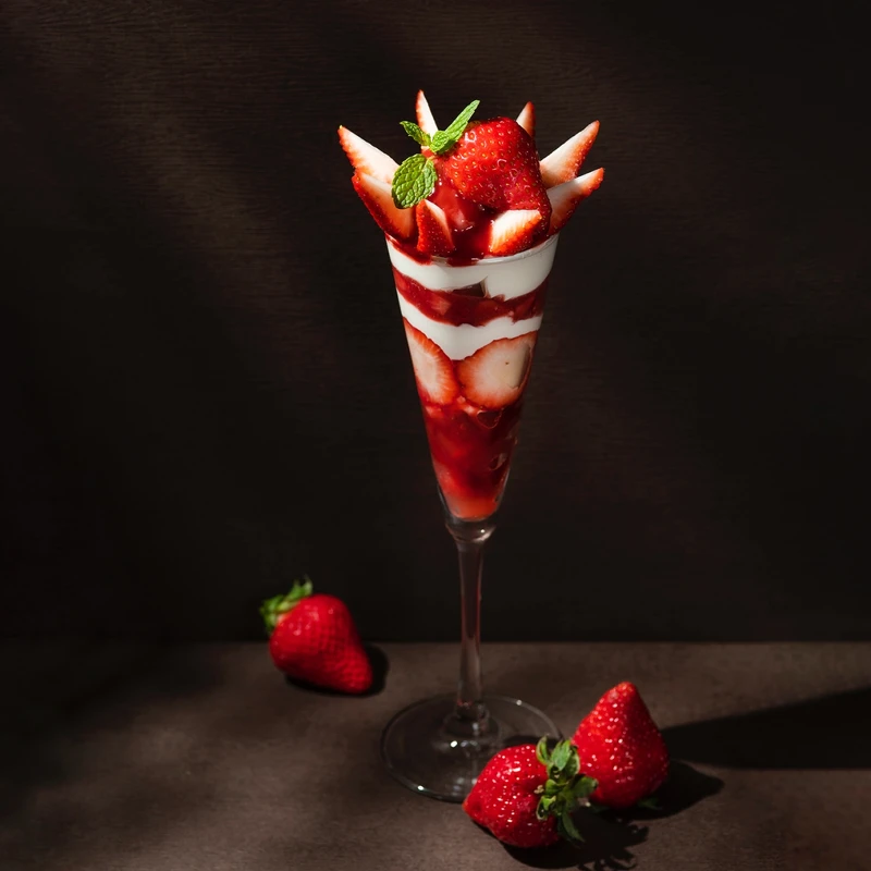 本季推出新鮮手工製作「草莓帕妃」,採每日限量預訂。 本季推出新鮮手工製作「草莓帕妃」,採每日限量預訂。