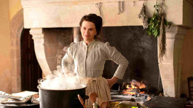 茱麗葉畢諾許扮名廚《火上鍋》偷學新菜色 茱麗葉畢諾許扮名廚《火上鍋》偷學新菜色