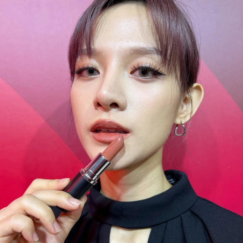 MACximal極自我柔霧唇膏#616 TAUPE榛果可可實擦。 MACximal極自我柔霧唇膏#616 TAUPE榛果可可實擦。