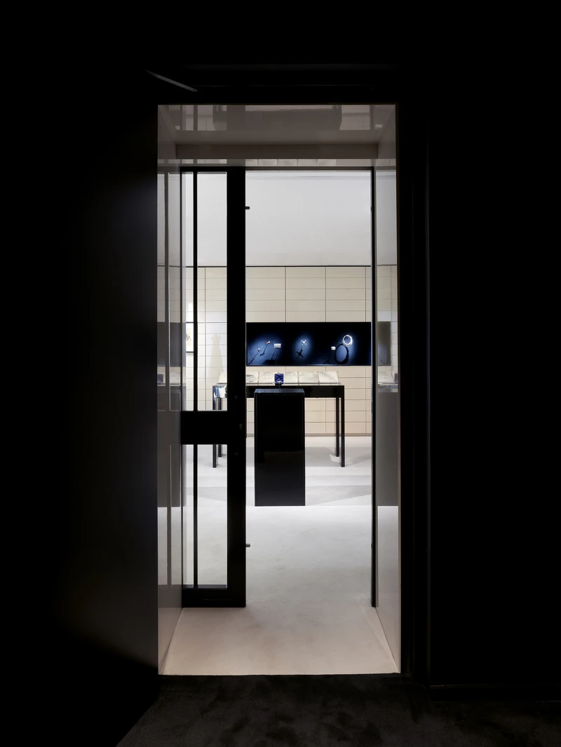 香奈兒腕錶暨高級珠寶文化資產典藏室入口處設有門禁管制。© 巴黎香奈兒品牌文化資產部門 / 由Manuel Braun拍攝。
