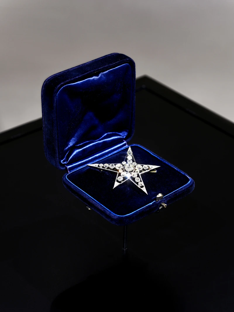 1932年《Bijoux de Diamants》鑽石珠寶系列原創「Comète」胸針。