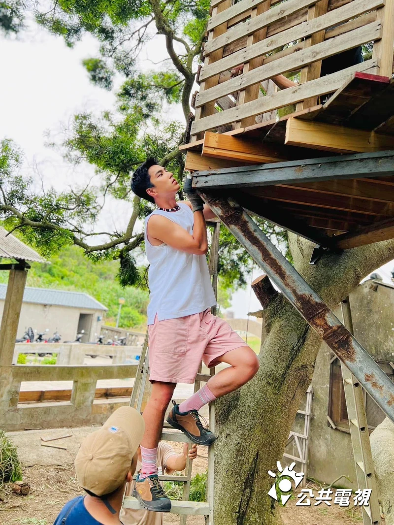 《二呆流浪記》曾敬驊到馬祖東莒幫忙搭建樹屋