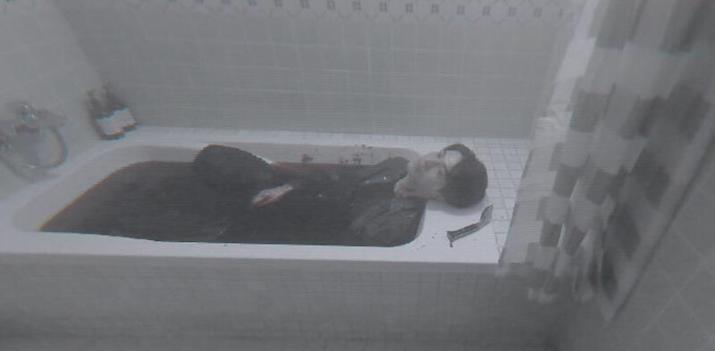 這是裴正民攝錄筆的畫面，沒拍到鄭進灣自刎瞬間，只拍到躺在浴缸、匕首在上方