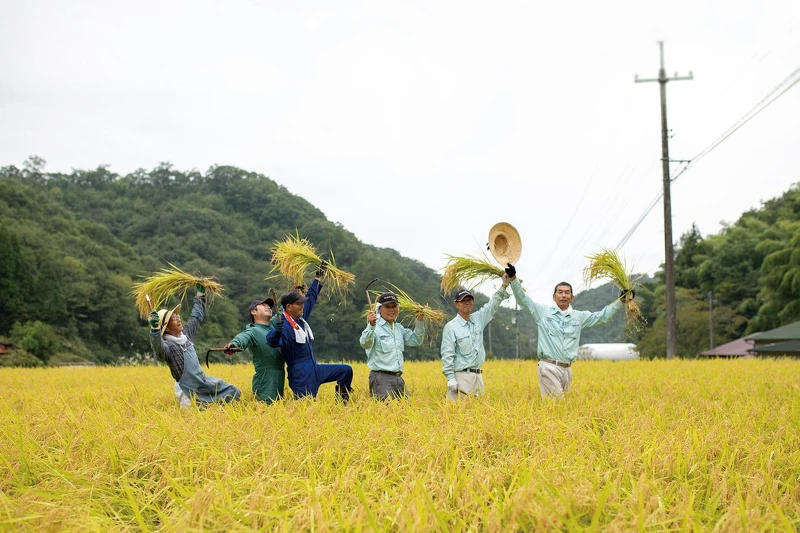品牌親自造訪全國農家精挑細選多達二十餘品種的米作為商品。 品牌親自造訪全國農家精挑細選多達二十餘品種的米作為商品。