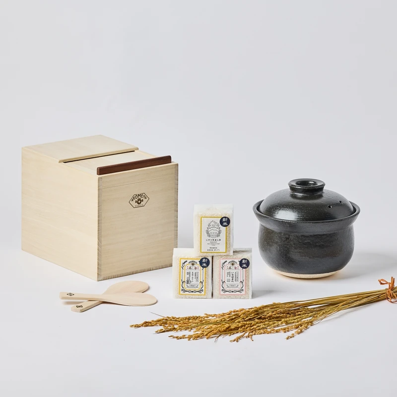 器皿部分,以「福良雀」品牌圖騰獨家設計的九谷燒器皿也是值得入手的獨家商品。 器皿部分,以「福良雀」品牌圖騰獨家設計的九谷燒器皿也是值得入手的獨家商品。