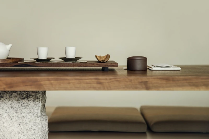 空間備有品茶器皿。Photo by Texture on Texture 空間備有品茶器皿。Photo by Texture on Texture