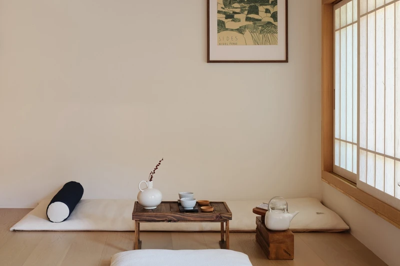 臥房也能能為品茶空間。Photo by Kim Dongkyu 臥房也能能為品茶空間。Photo by Kim Dongkyu