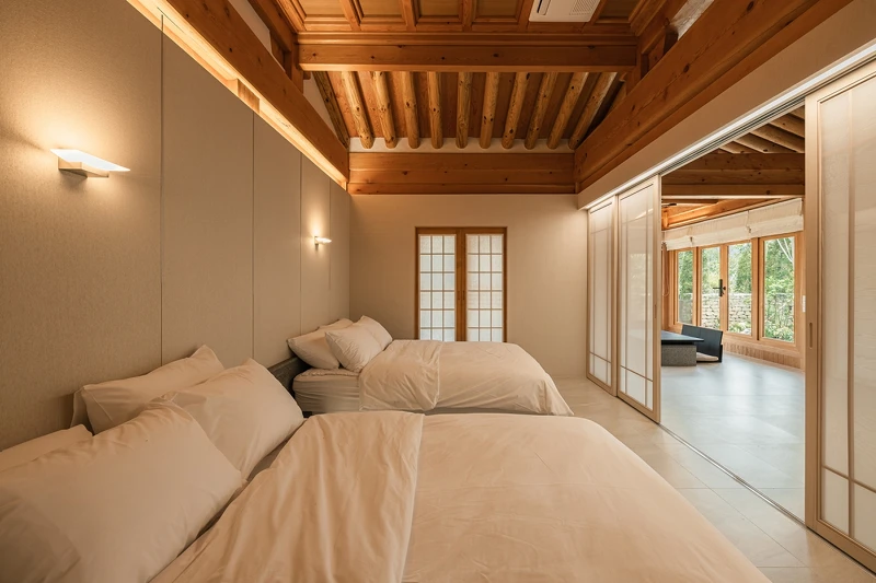 寬敞的臥房,適合一家大小出遊。Photo by Taehoon Yoon 寬敞的臥房,適合一家大小出遊。Photo by Taehoon Yoon