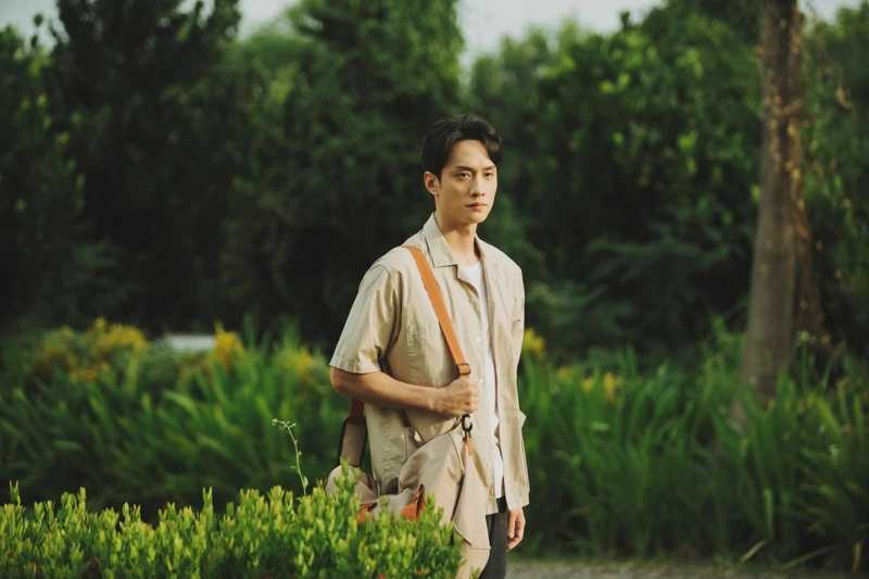 劉俊謙在台片《我在這裡等你》中飾演失意的香港作家天宇。 劉俊謙在台片《我在這裡等你》中飾演失意的香港作家天宇。