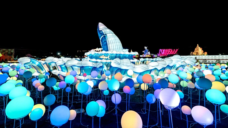 高鐵燈區主展區作品:美麗之島《鯤島融光》 高鐵燈區主展區作品:美麗之島《鯤島融光》