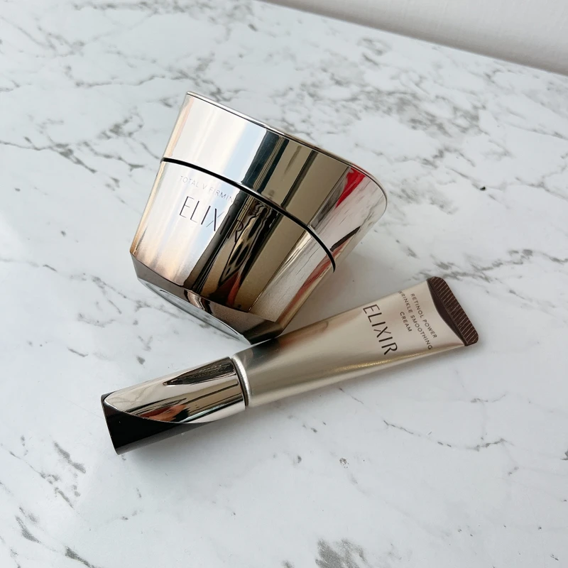 ELIXIR怡麗絲爾膠原緊V澎潤霜與「A醇小金管」膠原A醇超導抗皺精華。 ELIXIR怡麗絲爾膠原緊V澎潤霜與「A醇小金管」膠原A醇超導抗皺精華。