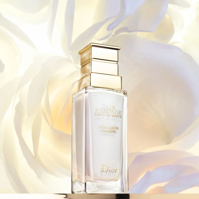 Dior迪奧精萃再生光燦淨白修護乳50ml,NT13,300 Dior迪奧精萃再生光燦淨白修護乳50ml,NT13,300