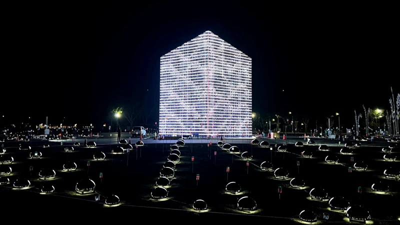 高鐵燈區-城裡有光展區:「∞立方」夜景 高鐵燈區-城裡有光展區:「∞立方」夜景