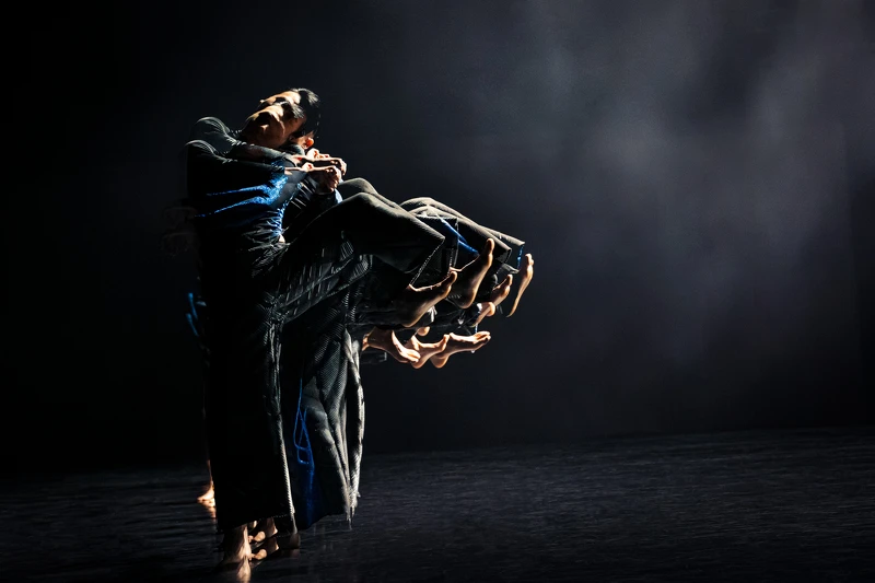 雲門舞集《波》_雲門基金會 提供_攝影 李佳曄 雲門舞集《波》_雲門基金會 提供_攝影 李佳曄