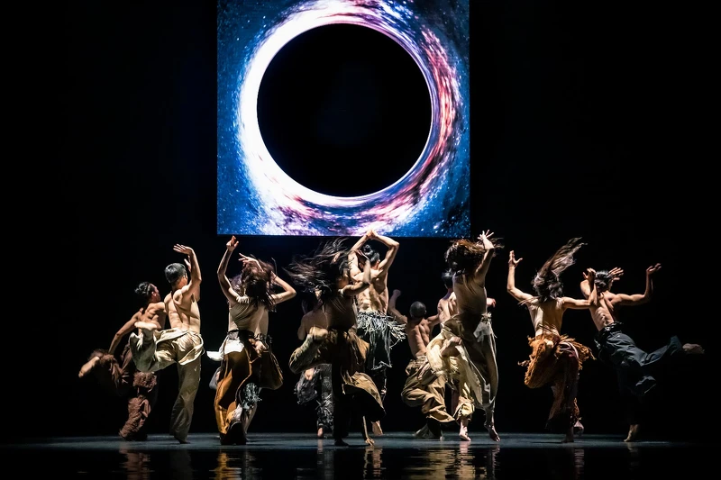 雲門舞集《毛月亮》_雲門基金會 提供_攝影 李佳曄 雲門舞集《毛月亮》_雲門基金會 提供_攝影 李佳曄