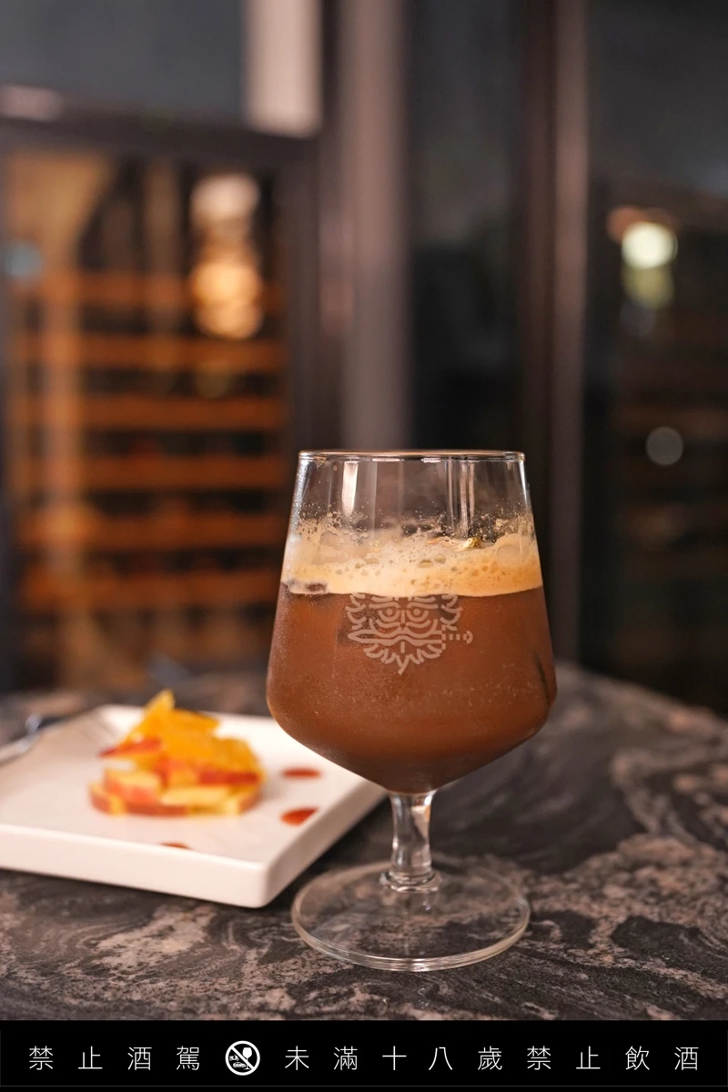 「紅磚」。 「紅磚」。