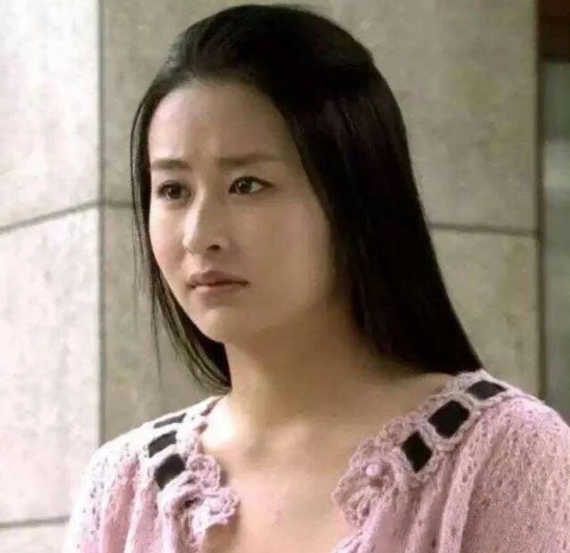 穎兒2011年拍《千山暮雪》,曾被工作人員嫌胖,播出後被觀眾狂酸。 穎兒2011年拍《千山暮雪》,曾被工作人員嫌胖,播出後被觀眾狂酸。