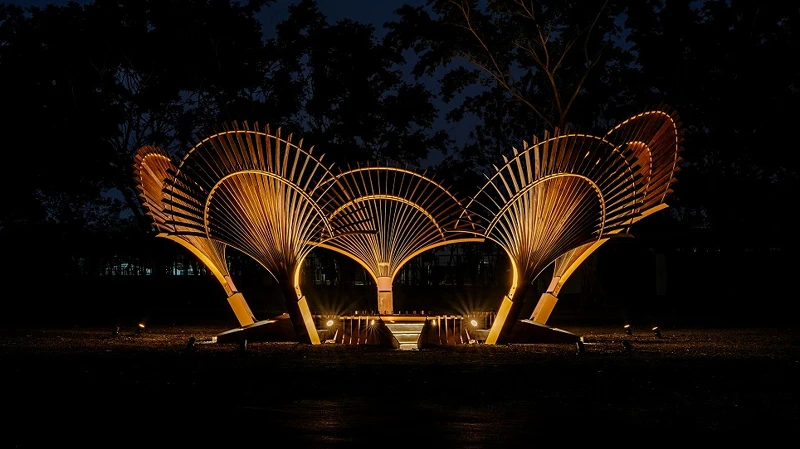 高鐵燈區-城裡有光展區:眾神殿:鳳凰花 高鐵燈區-城裡有光展區:眾神殿:鳳凰花