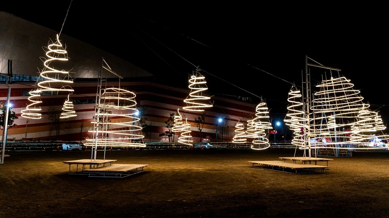 高鐵燈區-城裡有光展區:裊裊 高鐵燈區-城裡有光展區:裊裊