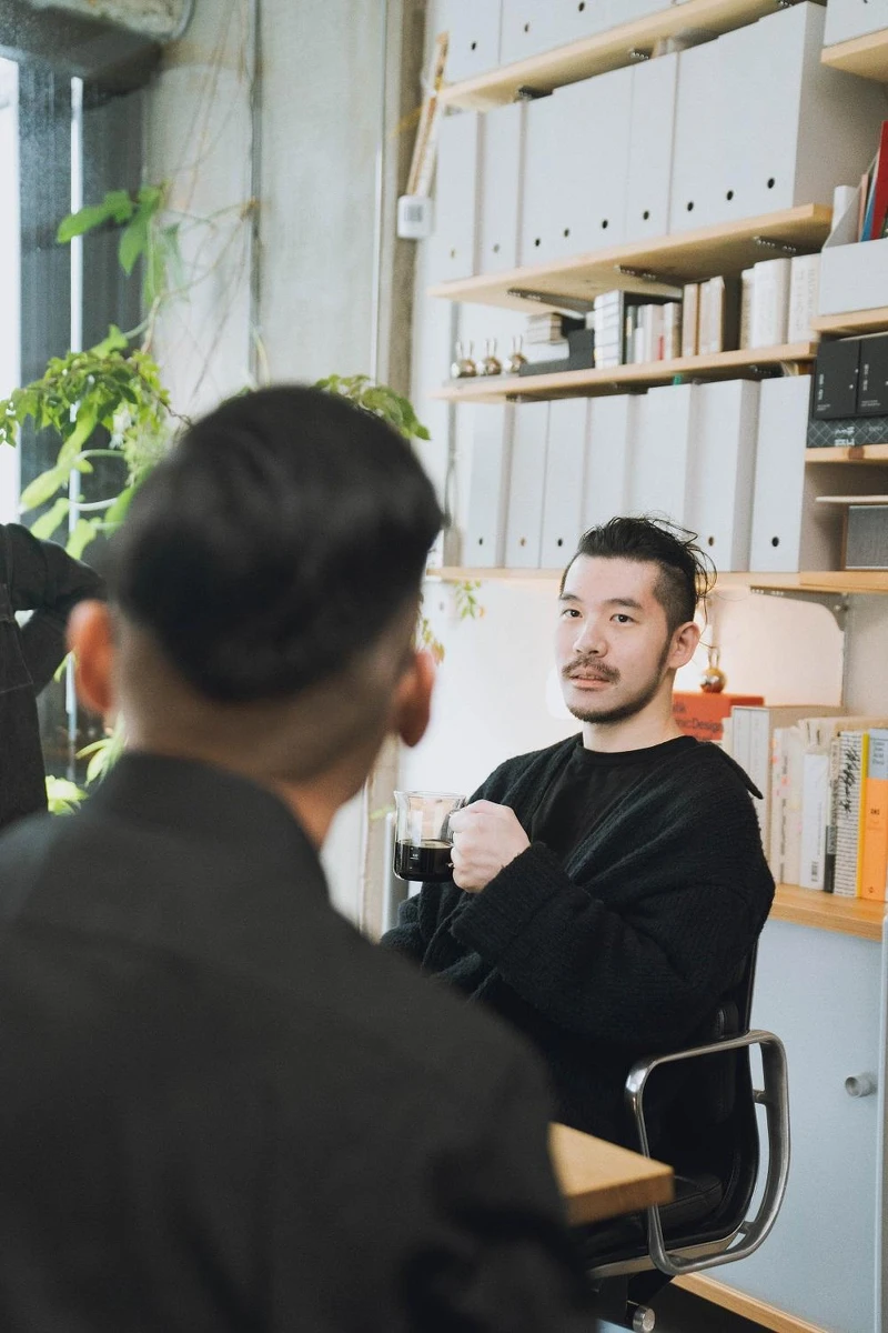 葉忠儀和陳曉唯注葉忠宜位在重本書店樓上的工作室進行多次開會討論。