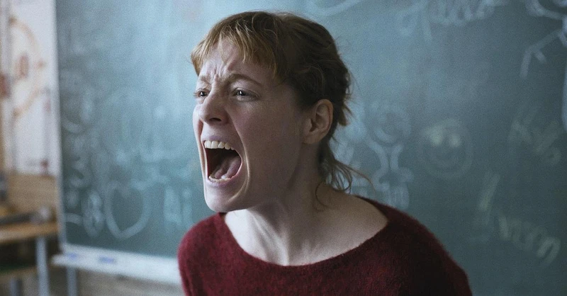 《失控教室》 《失控教室》