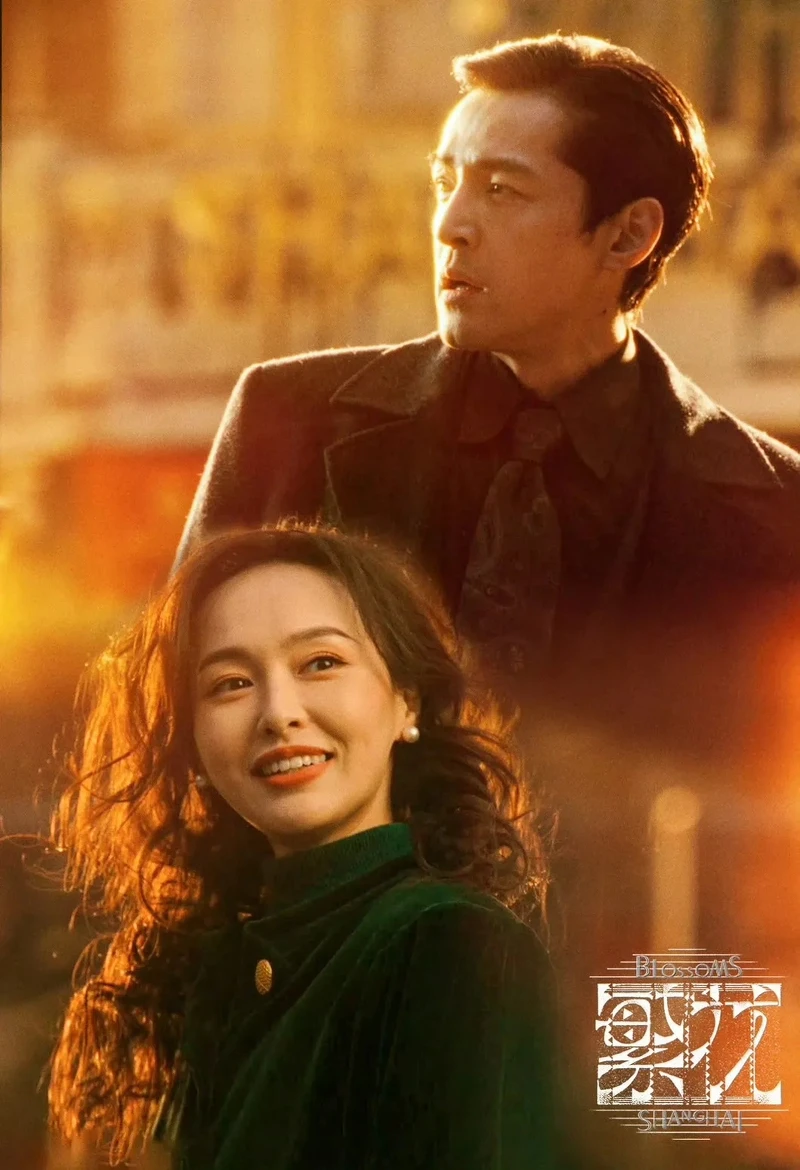 胡歌在昏黃燈光下拍《繁花》名場面，想起童年與癌逝母親的回憶。