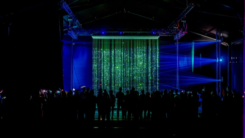 高鐵燈區-城裡有光展區:Drop of Light 光點之舞 高鐵燈區-城裡有光展區:Drop of Light 光點之舞