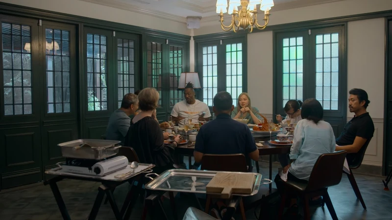 節目尾聲，菲爾更邀請所有參與此次拍攝的台灣友人、主廚們一同在山海樓用餐。