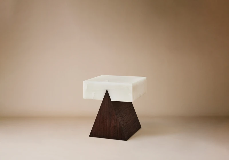 Trini Side Table。  Trini Side Table。