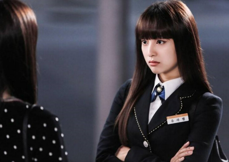 金智媛年輕時就頗有架式