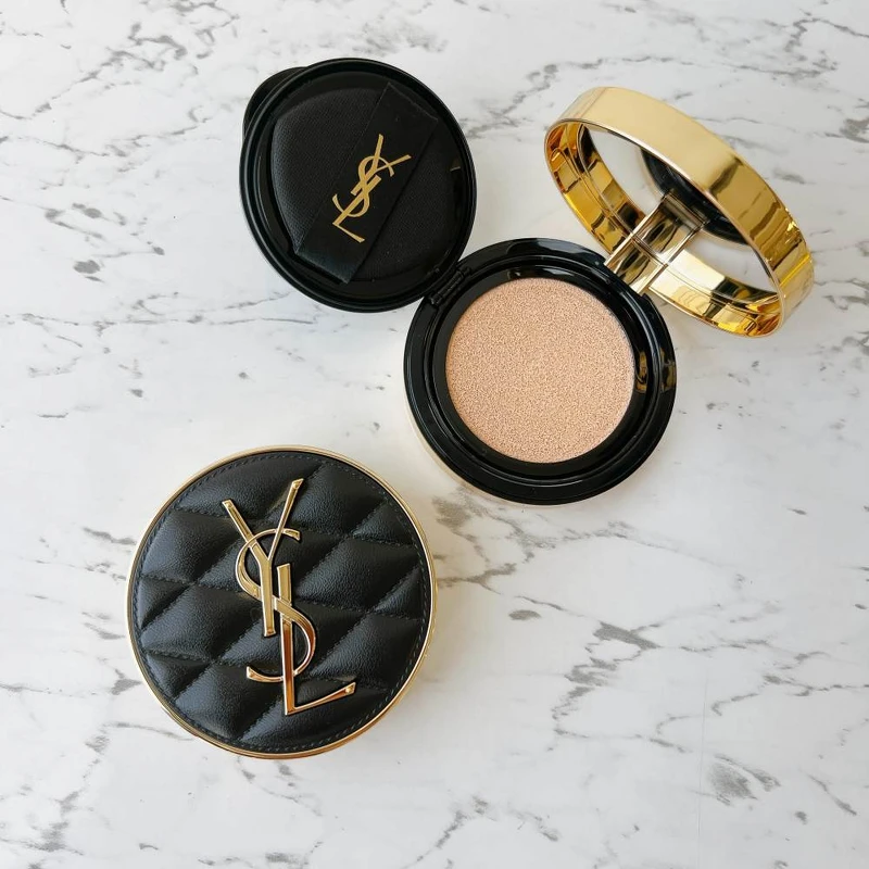 YSL恆久完美霧光氣墊粉餅 高訂菱格版(#B10、#B20)，NT3,180(限量)