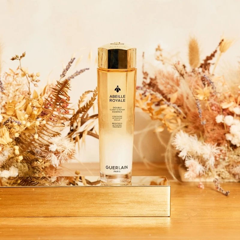 嬌蘭皇家蜂王乳淨亮精華水視覺圖。