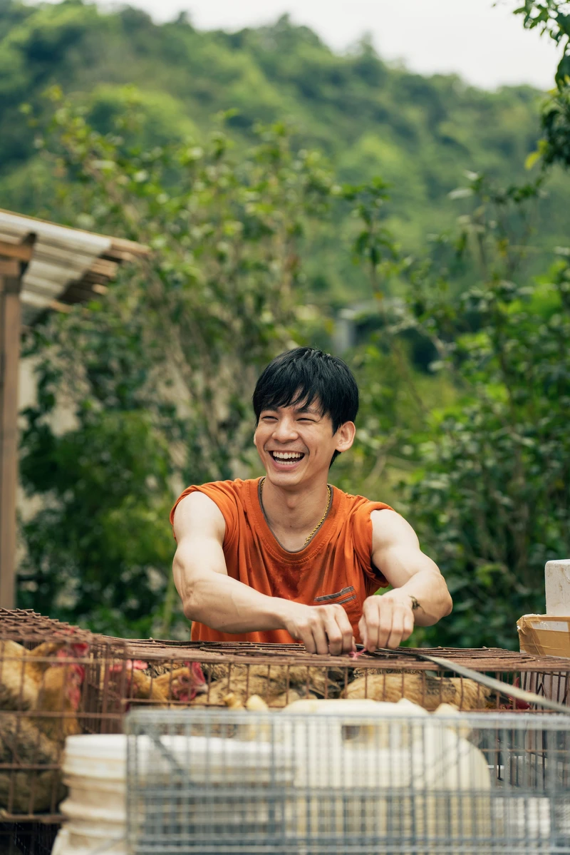 《莎莉》林柏宏掌握雞舍老闆傳授的抓雞訣竅：不能猶豫、也不能有預備動作