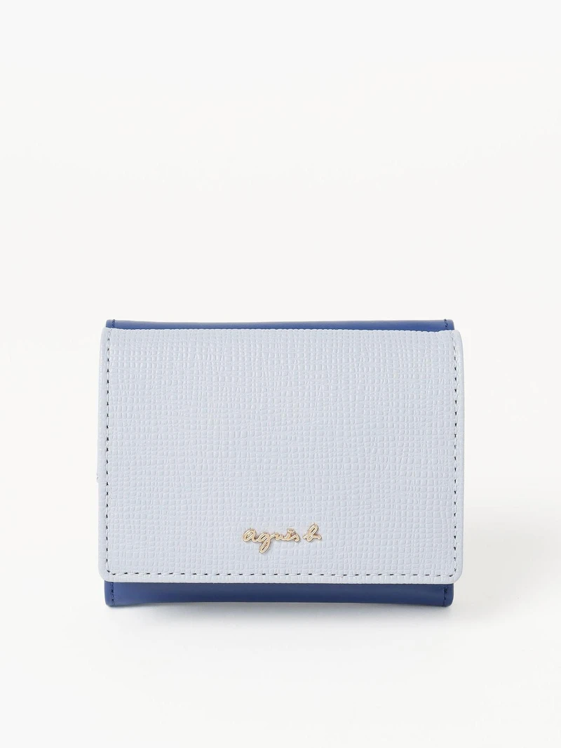 agnès b. 異材質拼接三折短夾,NT5,580。 agnès b. 異材質拼接三折短夾,NT5,580。