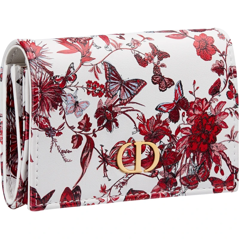 Dior CaroLe Coeur des Papillons 印花圖騰錢包,NT16,500。 Dior CaroLe Coeur des Papillons 印花圖騰錢包,NT16,500。