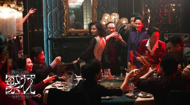 王家衛將「李李」拍得美得不可方物，舉手投足都是誘惑。