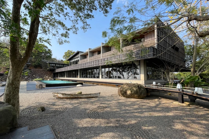 以經典的日式庭園呈現且處處充滿禪意侘寂之美。 以經典的日式庭園呈現且處處充滿禪意侘寂之美。