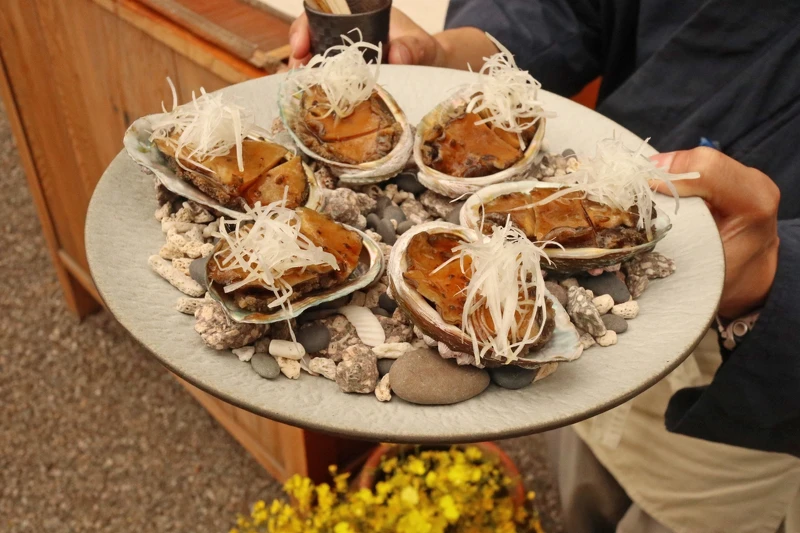 鮑魚佃煮。 鮑魚佃煮。