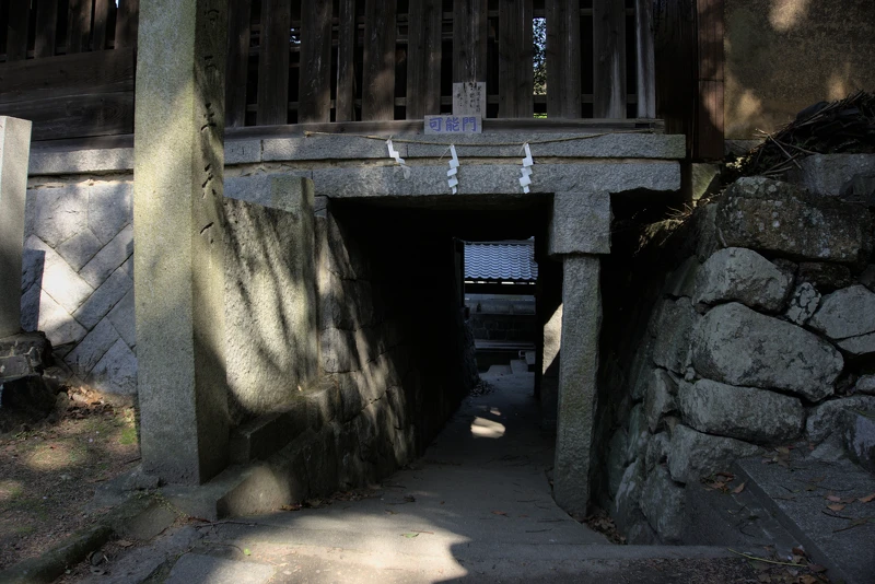 御手洗天滿宮裡能實現願望的可能門,是與神明溝通的管道之一。 御手洗天滿宮裡能實現願望的可能門,是與神明溝通的管道之一。